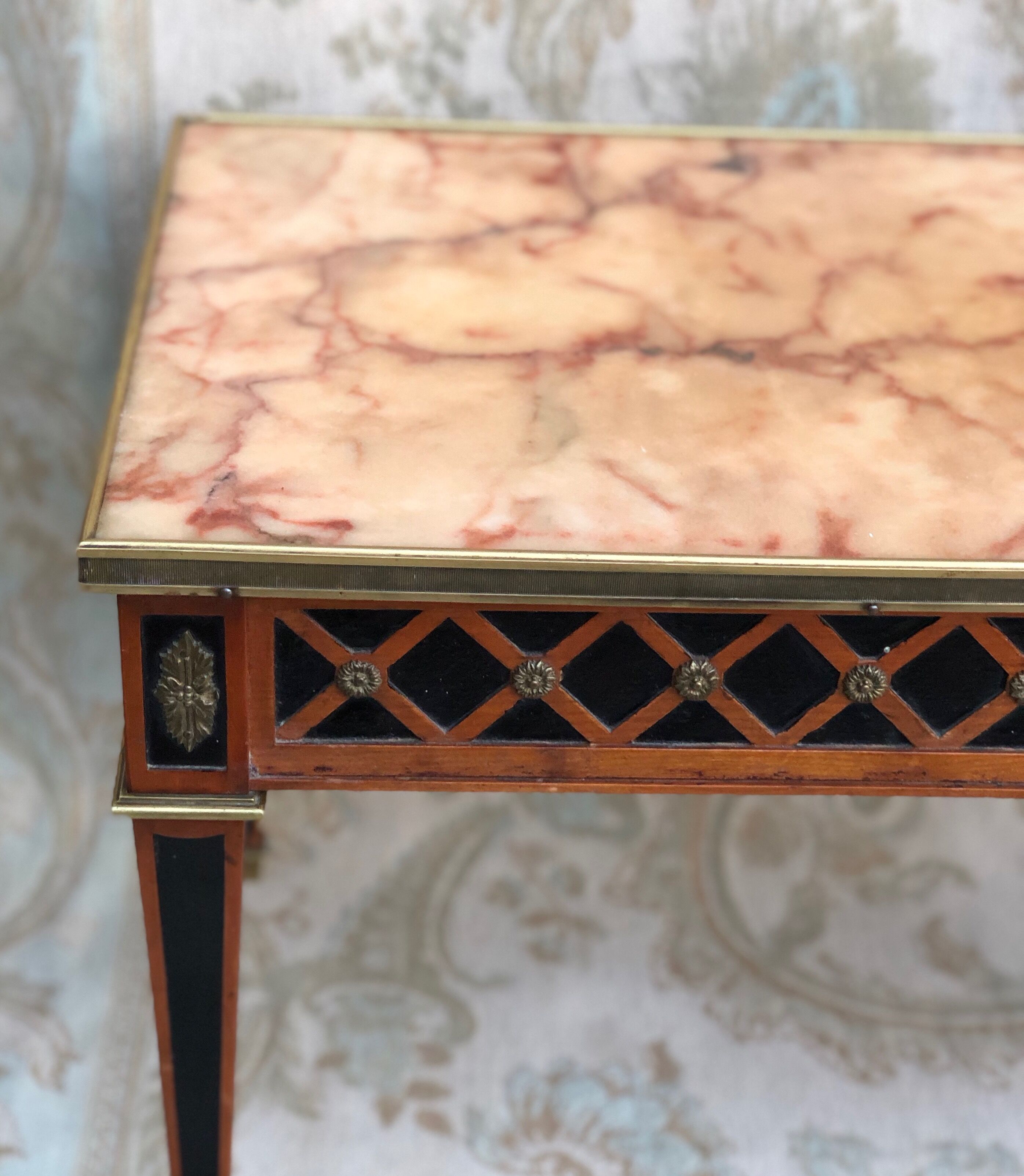 Coffee table antique Louis XVI style