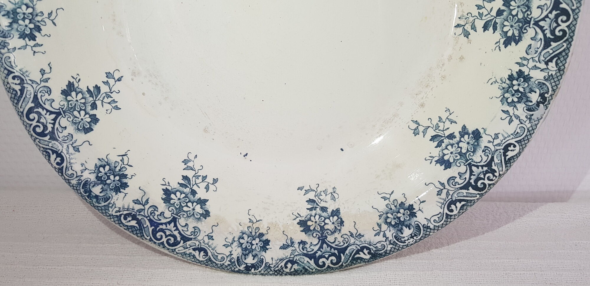 Hollow flat in earthenware of St Amand and Hamage model Primery, iron earth.