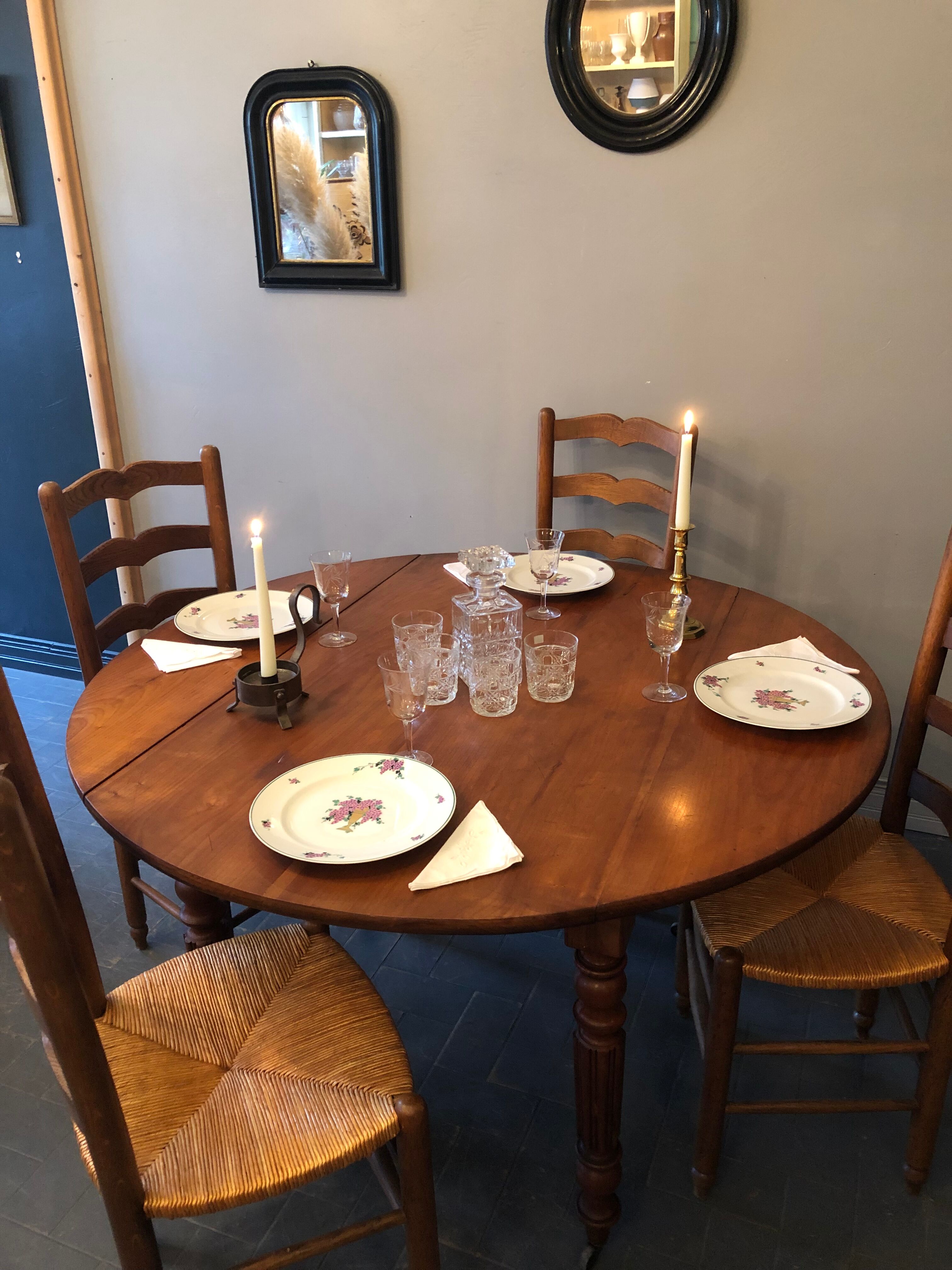 Round table with antique flaps