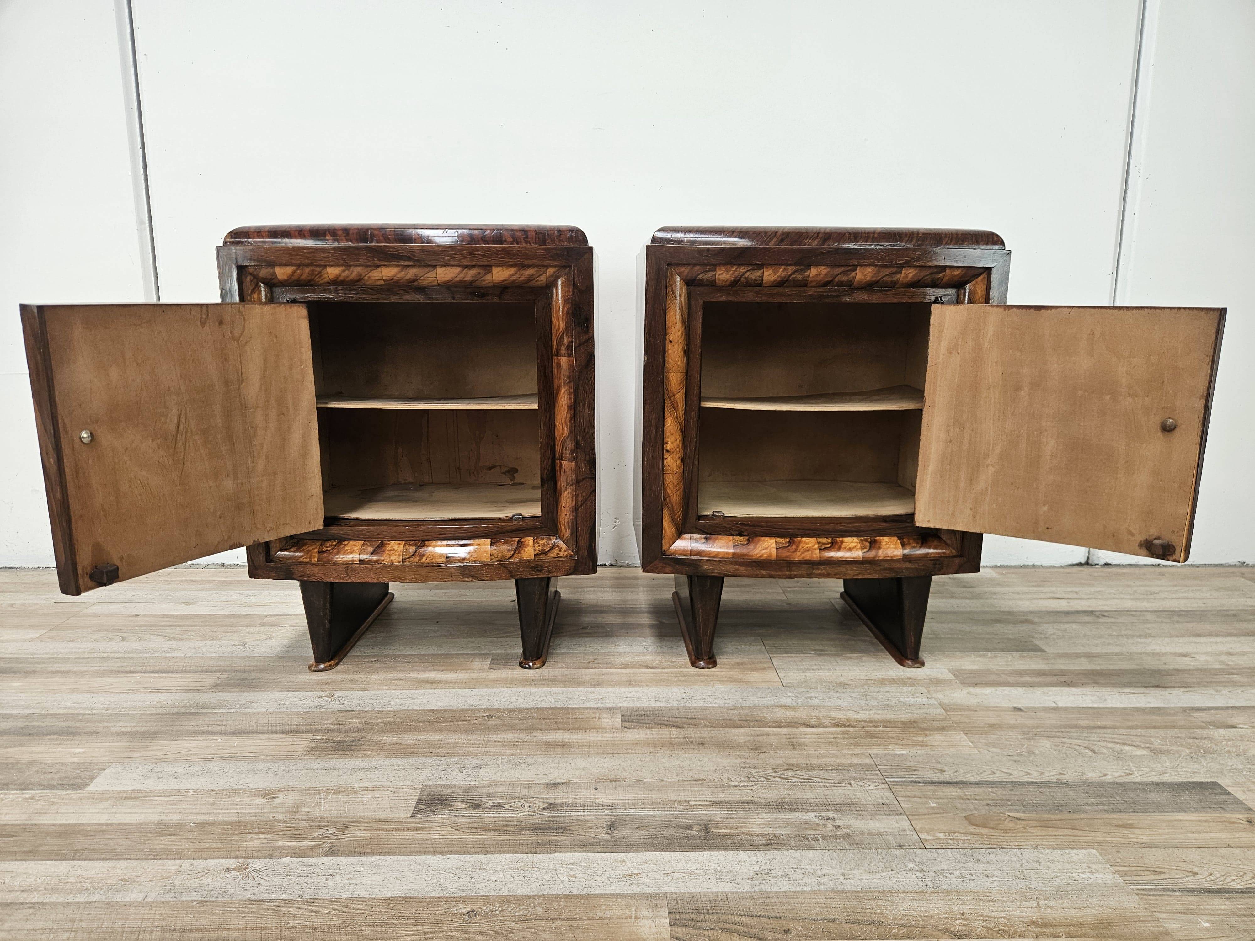 Tuscan Art Decò bedside tables from the 1940s in walnut burl