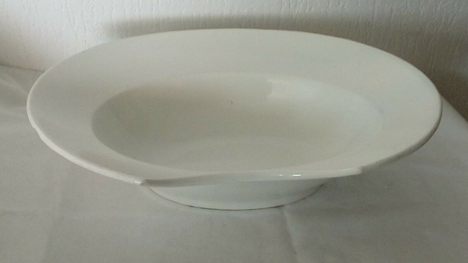 Plat a barbe barbier en faience blanche bordeaux veillard 19 eme