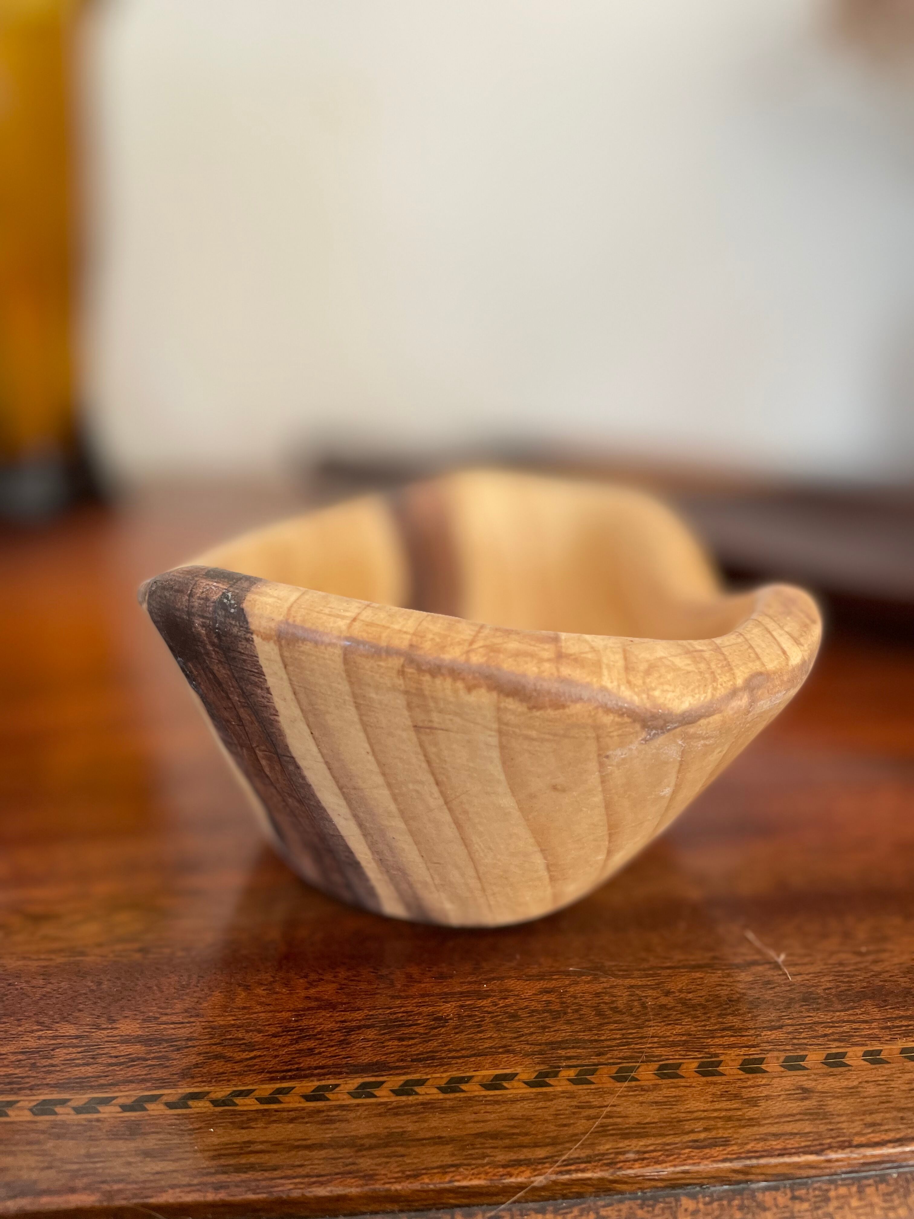 Wood-style ceramic ashtray