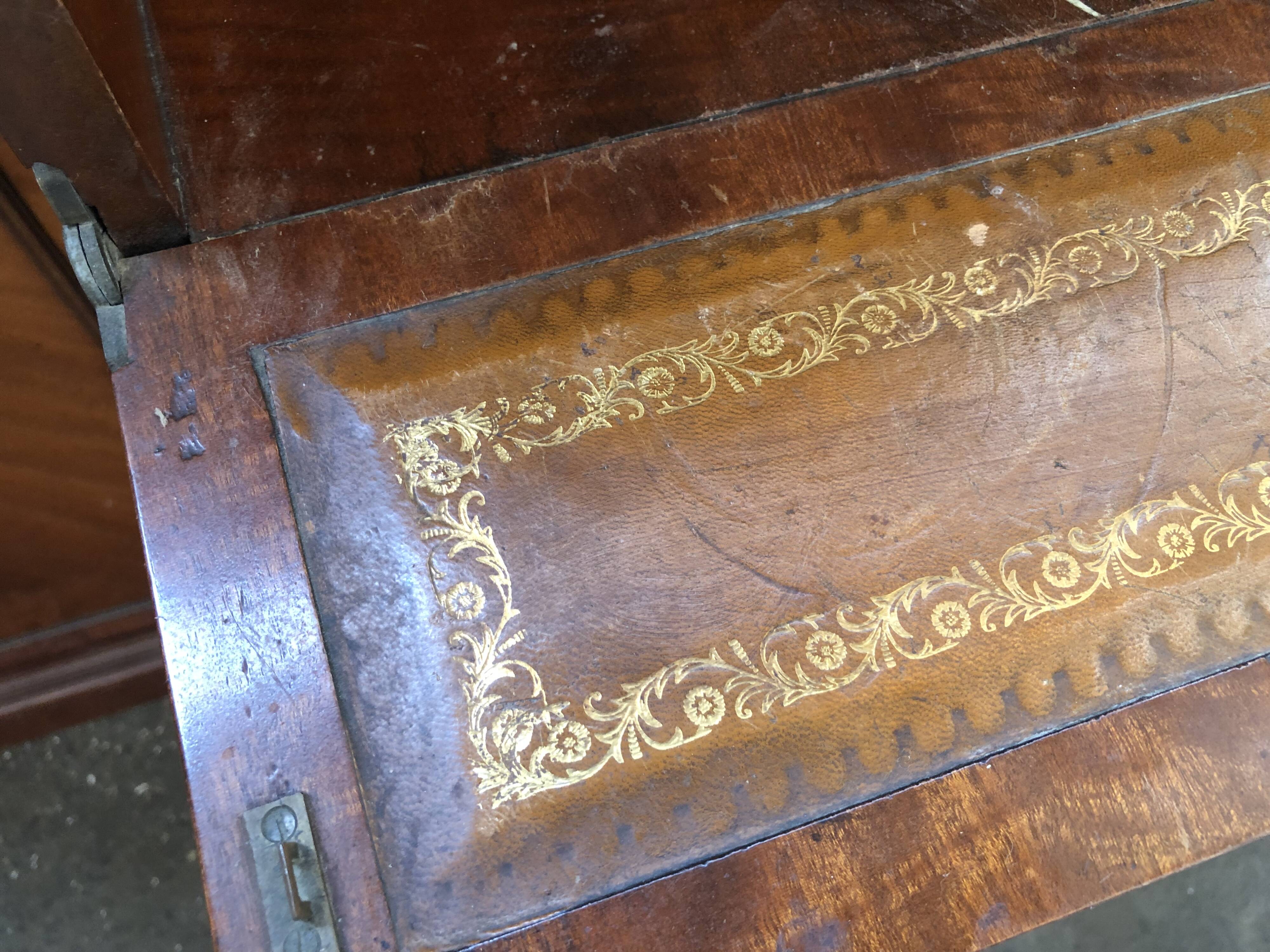 Bibliothèque anglaise en acajou début XXème