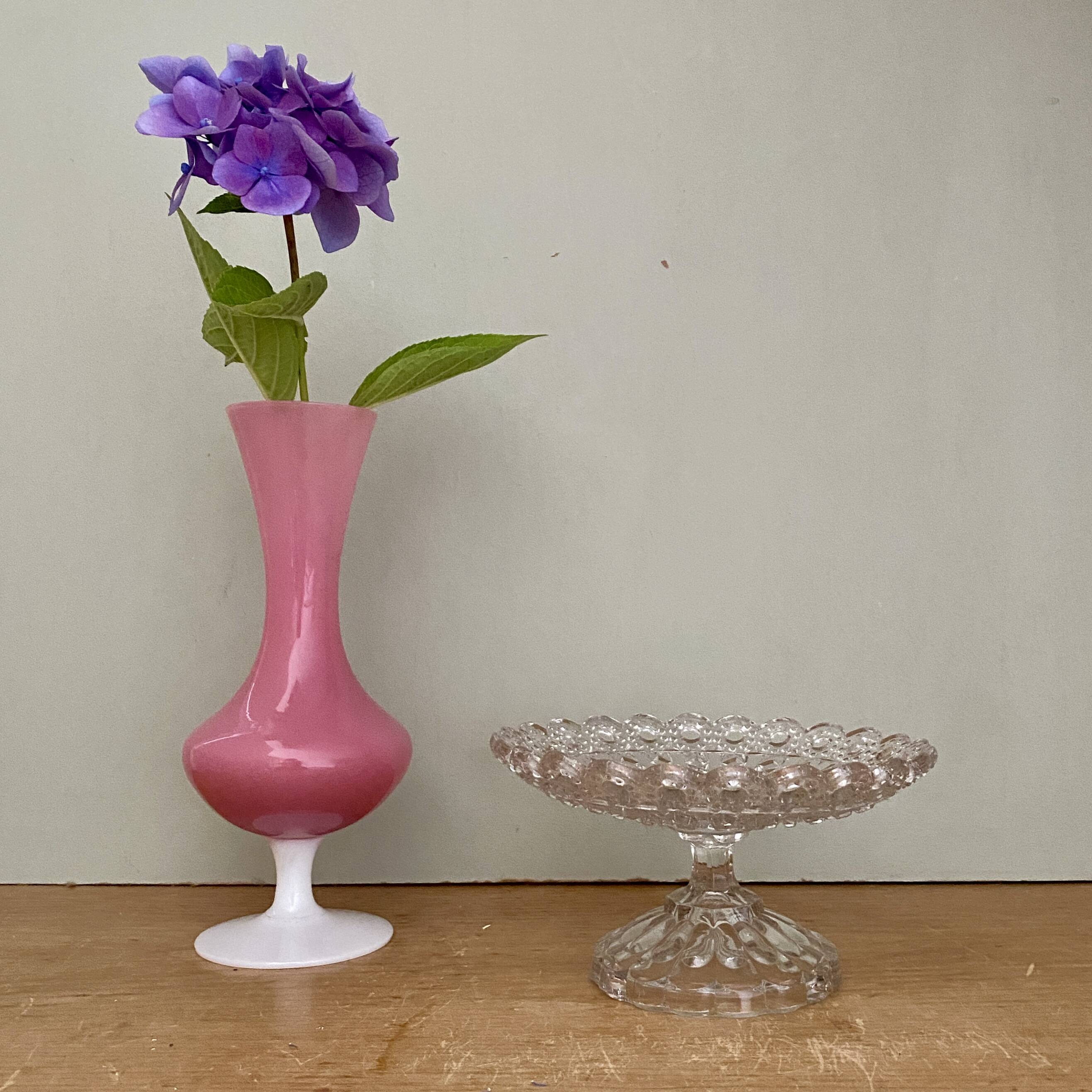 Compotier or footed plate in vintage chiseled glass