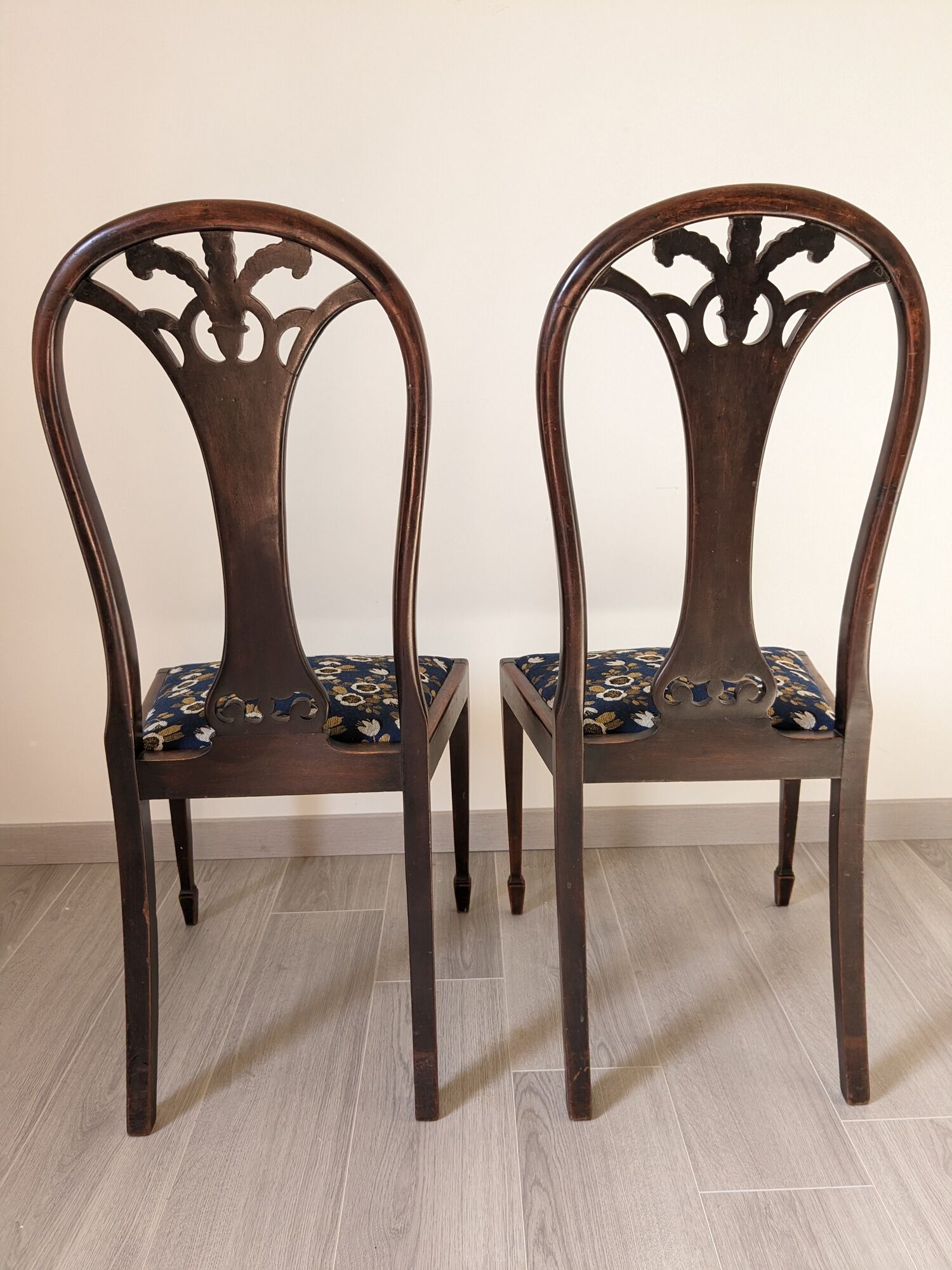 Pair of English Sheraton chairs in mahogany early twentieth century