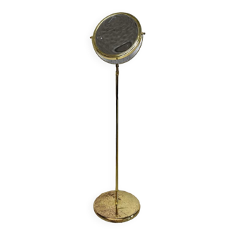 Round mirror on telescopic stand