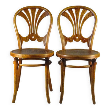Two Thonet bistro chairs No. 322 from around 1910 - in perfect condition.