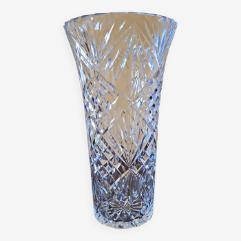 Large chiseled crystal vase with geometric and “flowers” decor