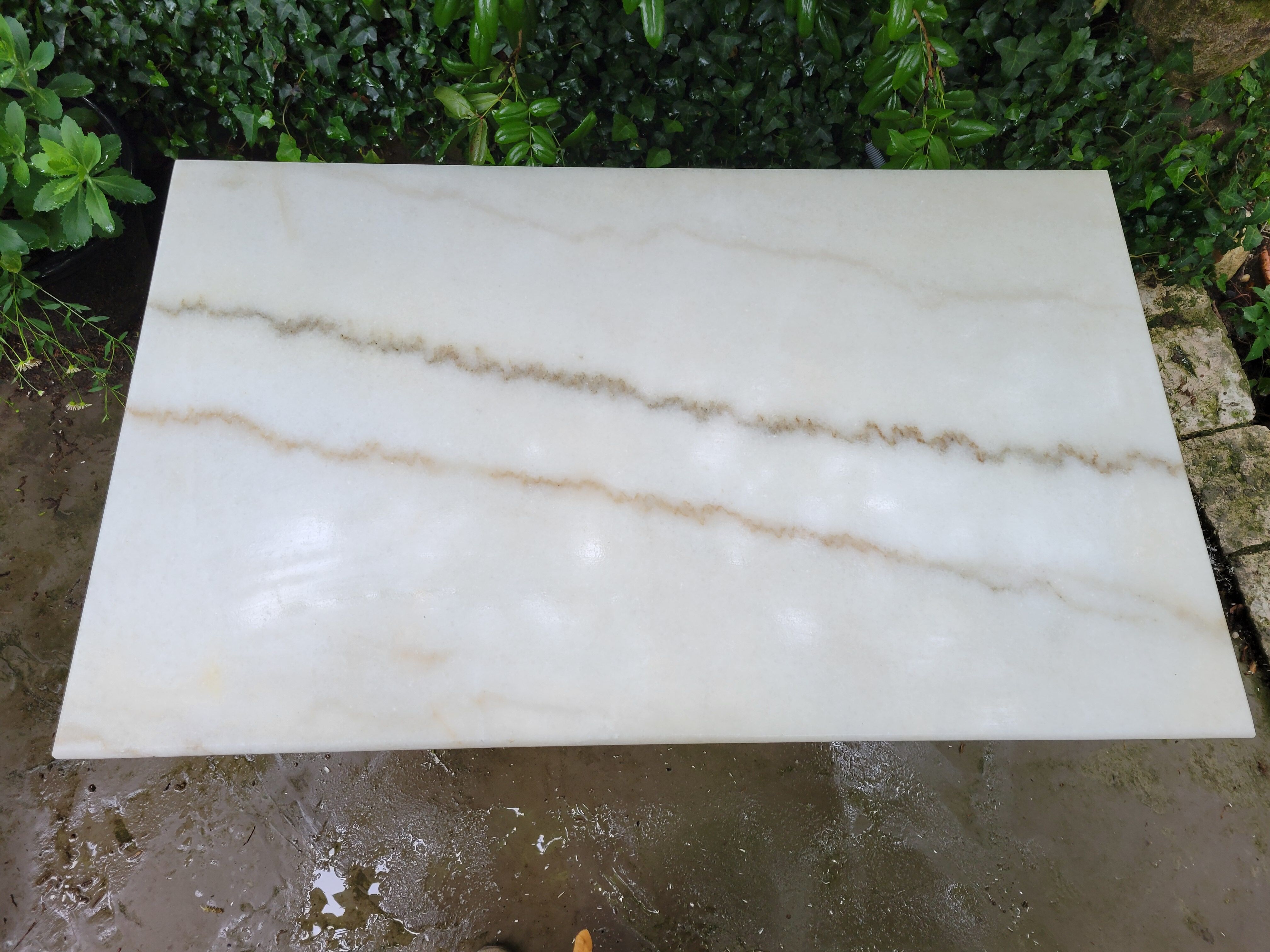 Bistro table in Carrara marble and cast iron, circa 1900.