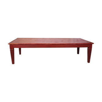 Ancienne table basse en teck birman patine rouge d'origine
