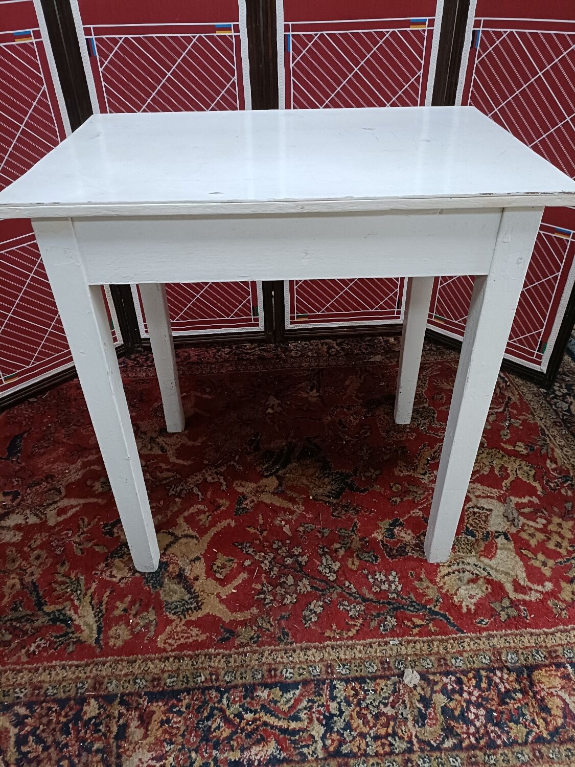 Table d'appoint vintage en bois avec tiroir