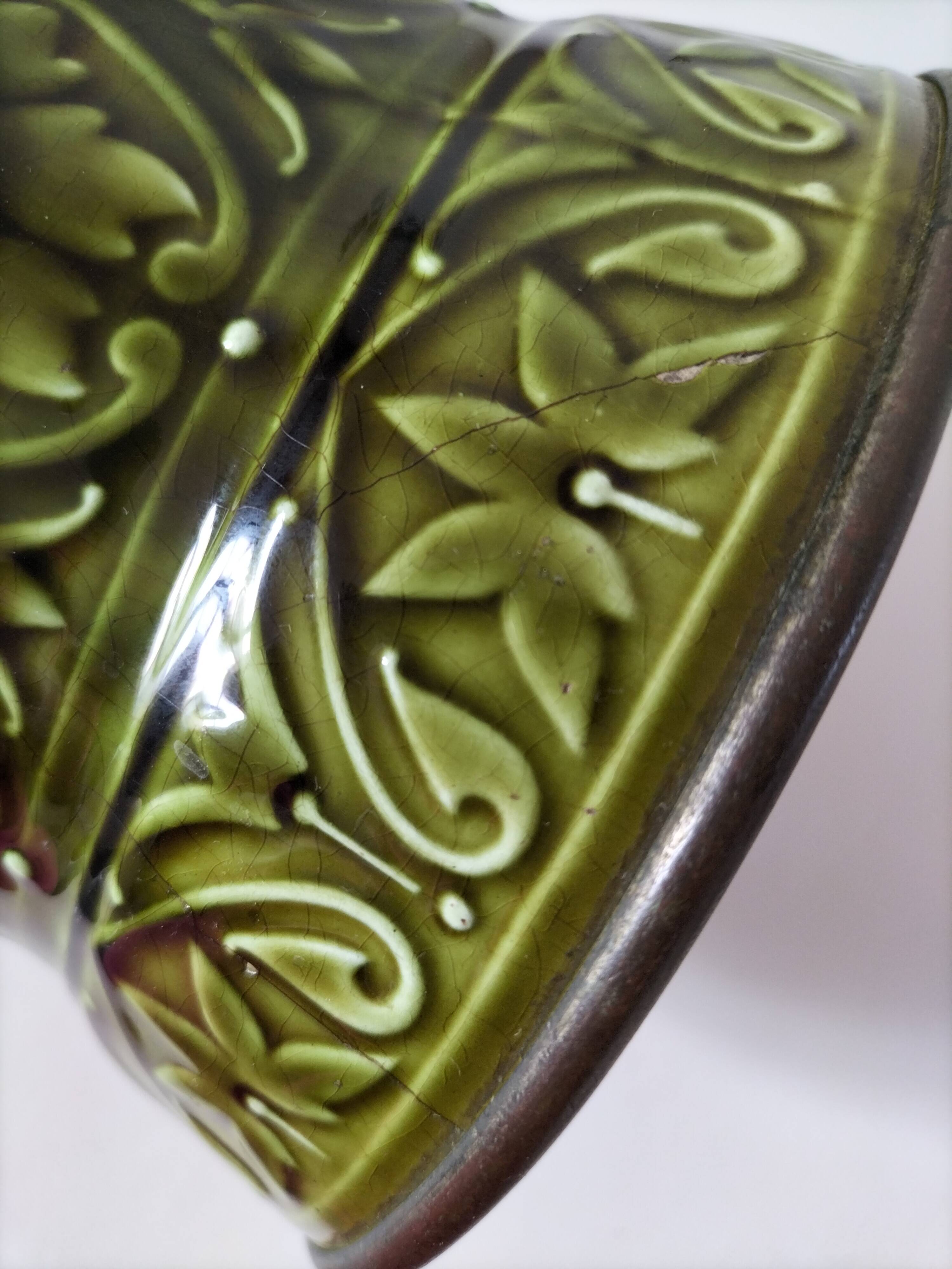 Old Sarreguemines cache-pot in Majolica style with relief decoration.