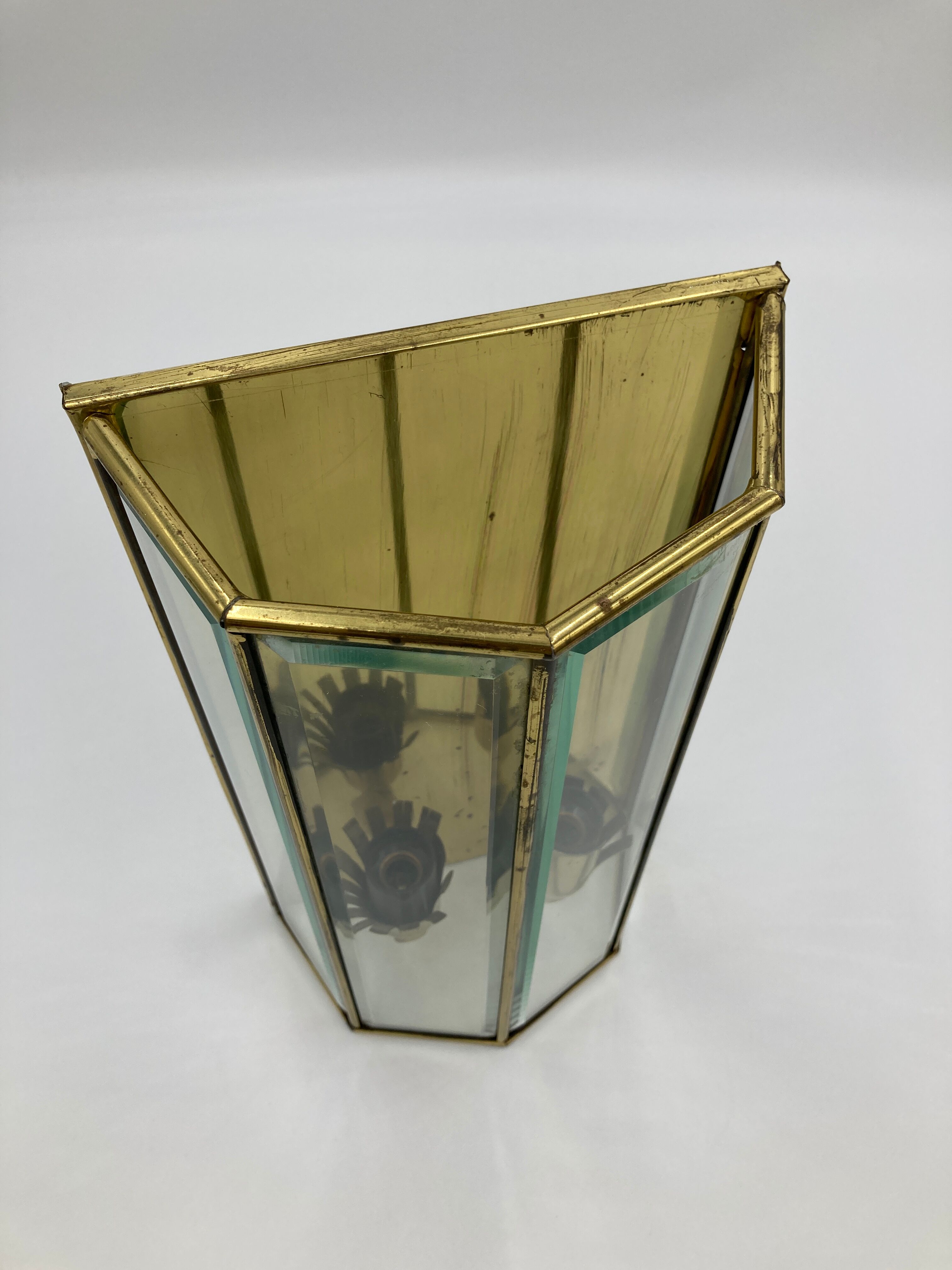 Applies two brass and glass fires