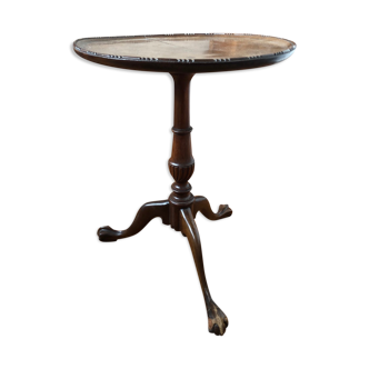 Wooden pedestal table