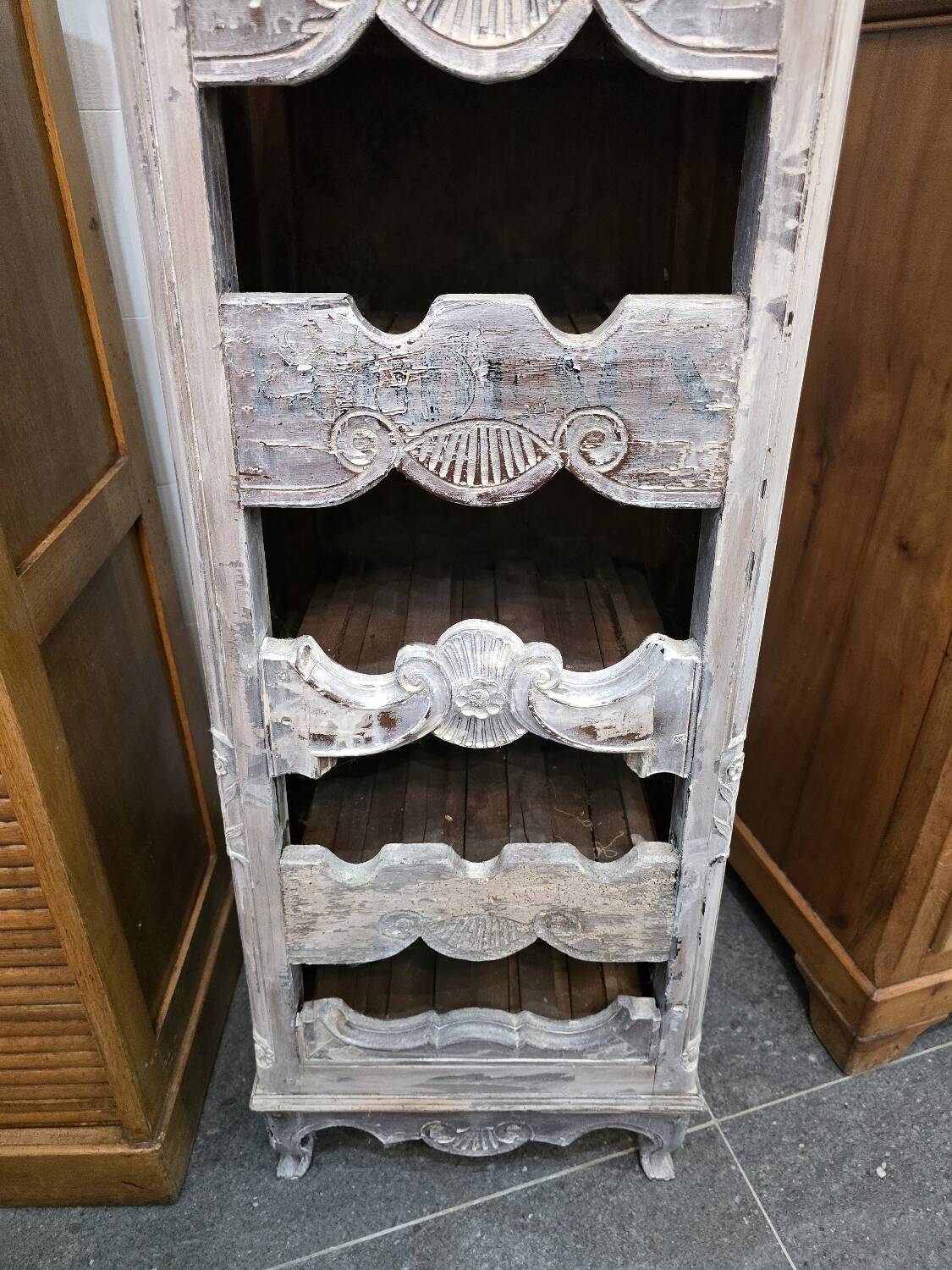 Wine display cabinet