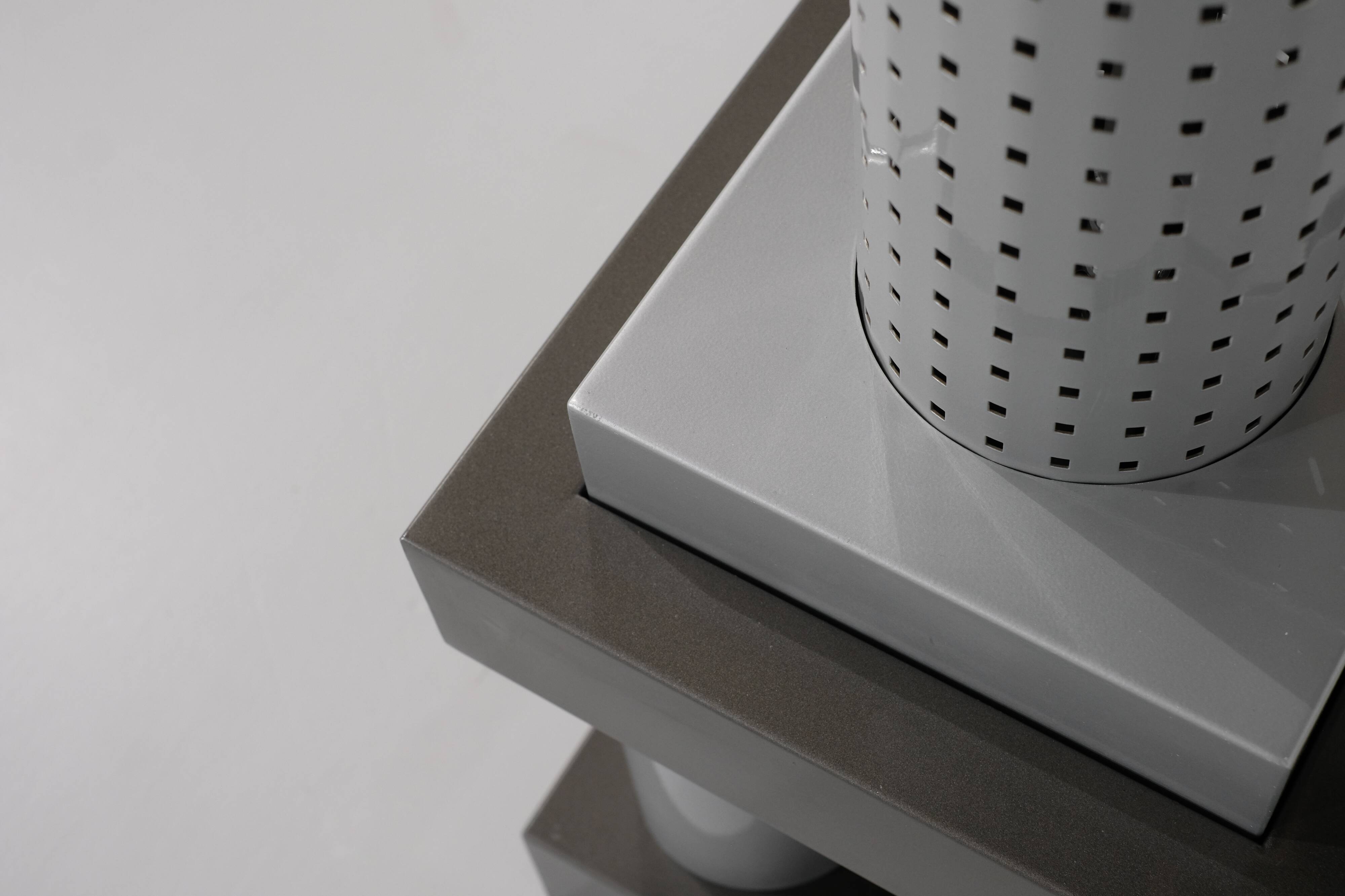 Floor lamp model "Chicago Tribune" in grey and silver enamelled metal, with