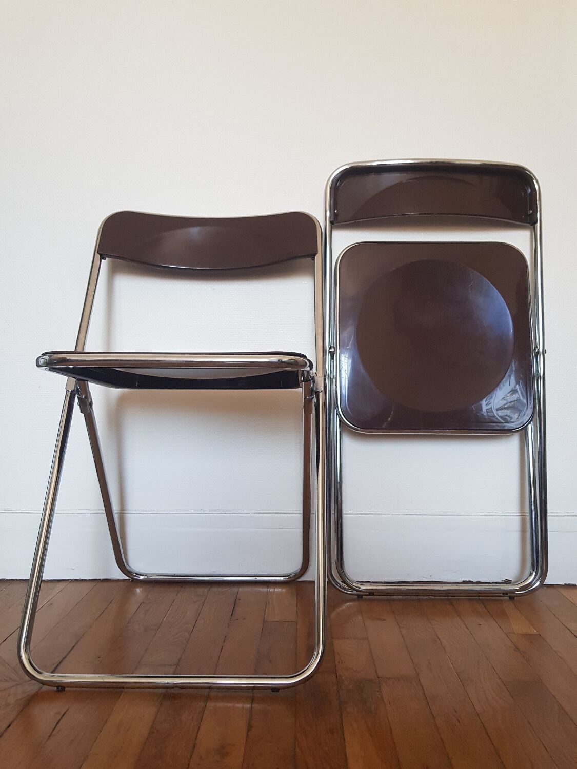 Set of 2 folding chairs