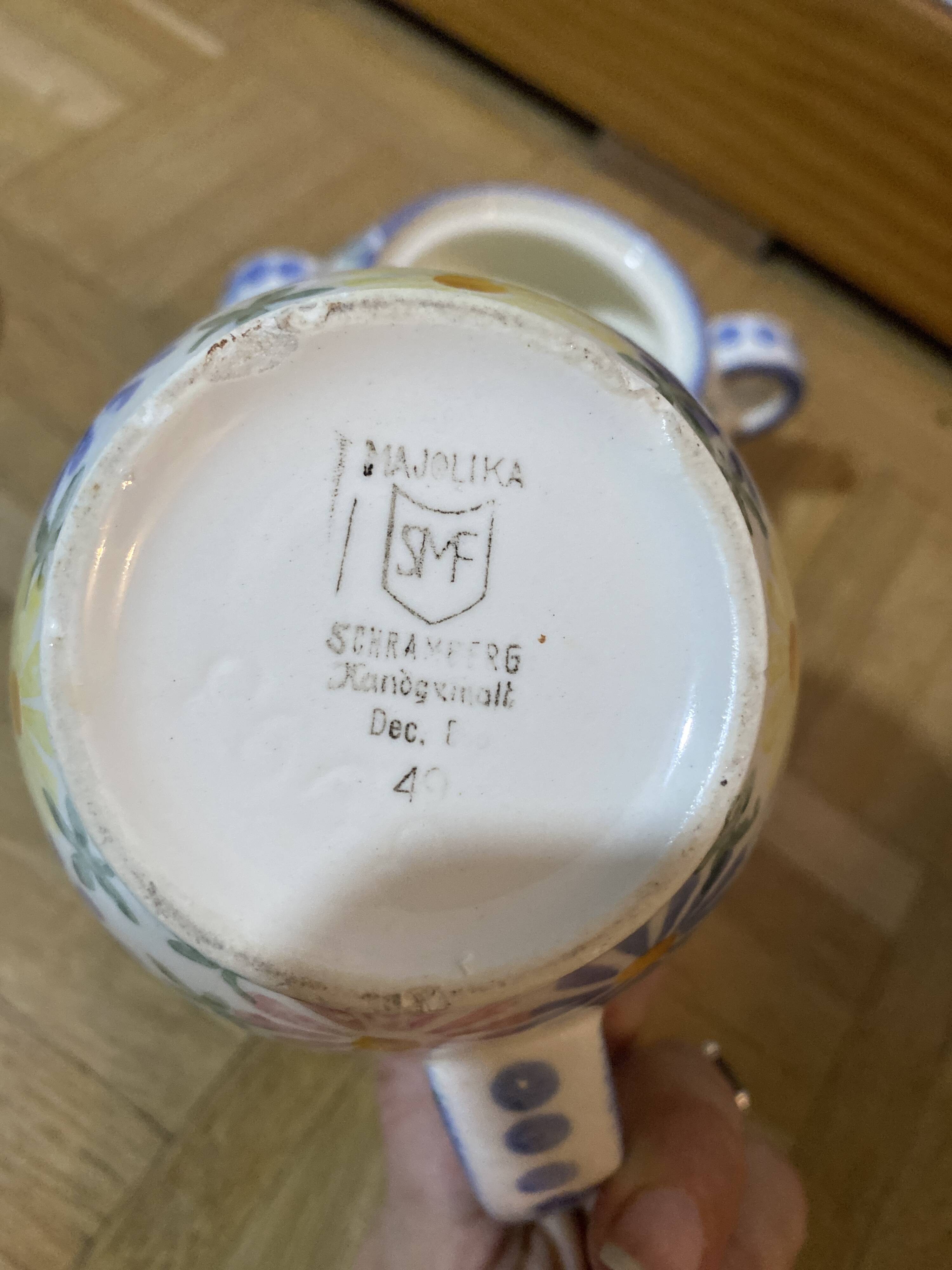 Cream pot and sugar bowl set from the 1930s.