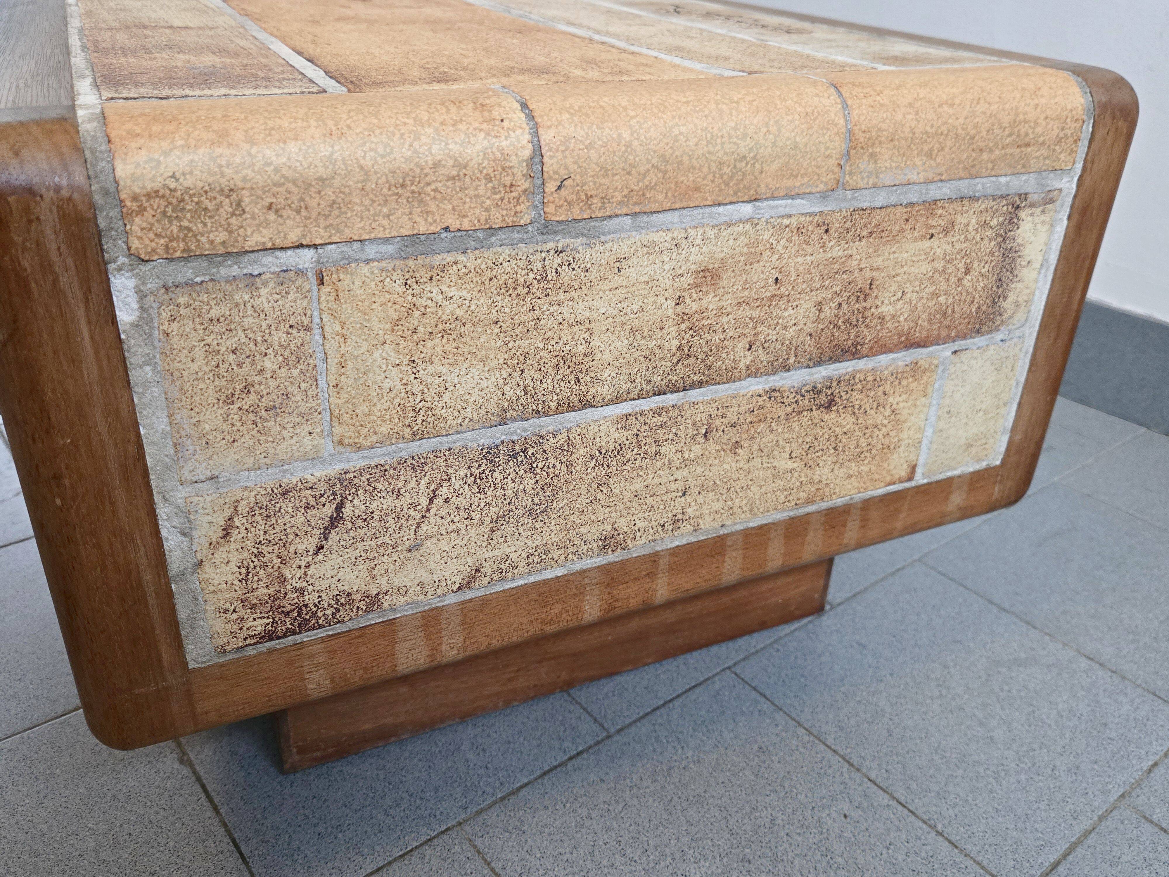 Vintage 1970 coffee table in solid oak & ceramic