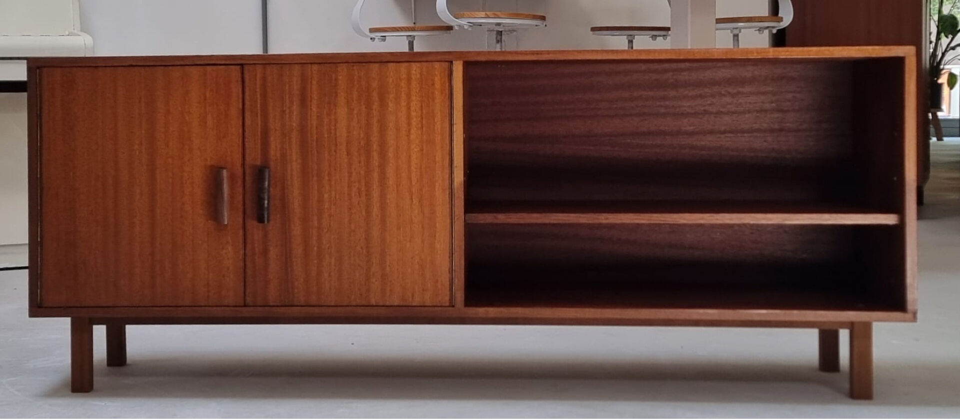 Buffet du milieu du siècle