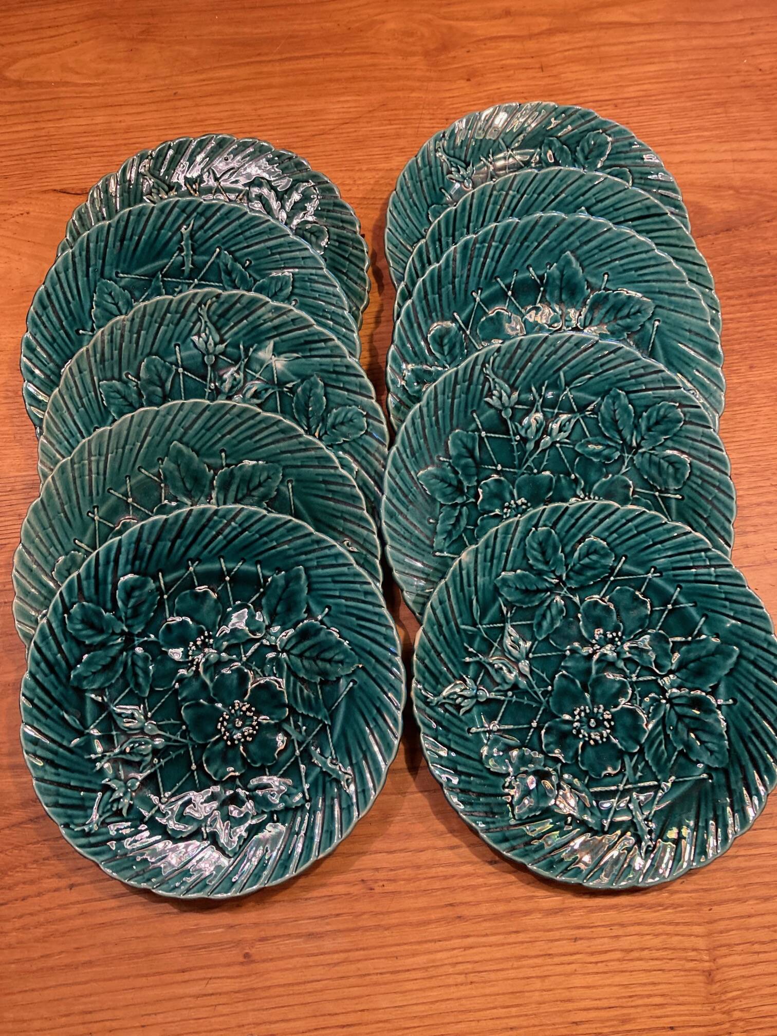 Set of 10 green earthenware dessert plates with a finely embossed floral pattern