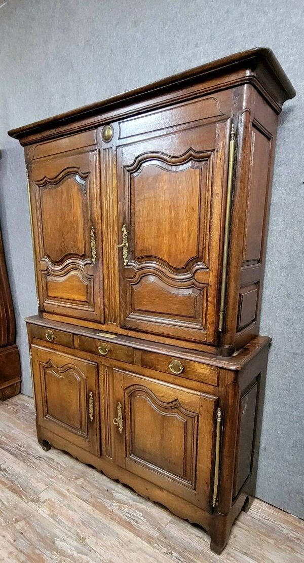 Buffet Deux corps époque Louis XV en chêne vers 1750