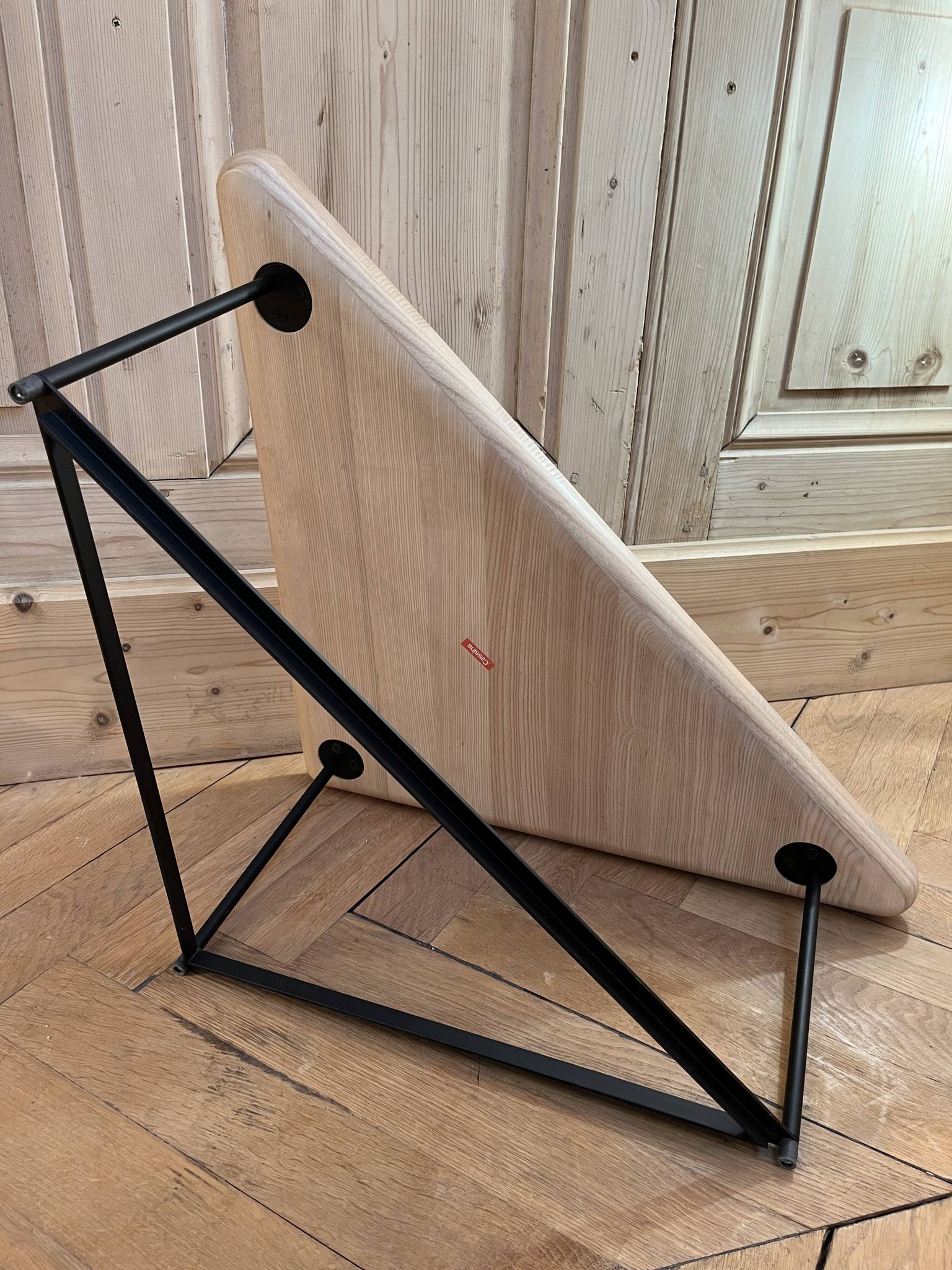 Table basse modèle « torei » designer luca nichetto éditeur cassina