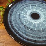 Plate with color effects in blue
