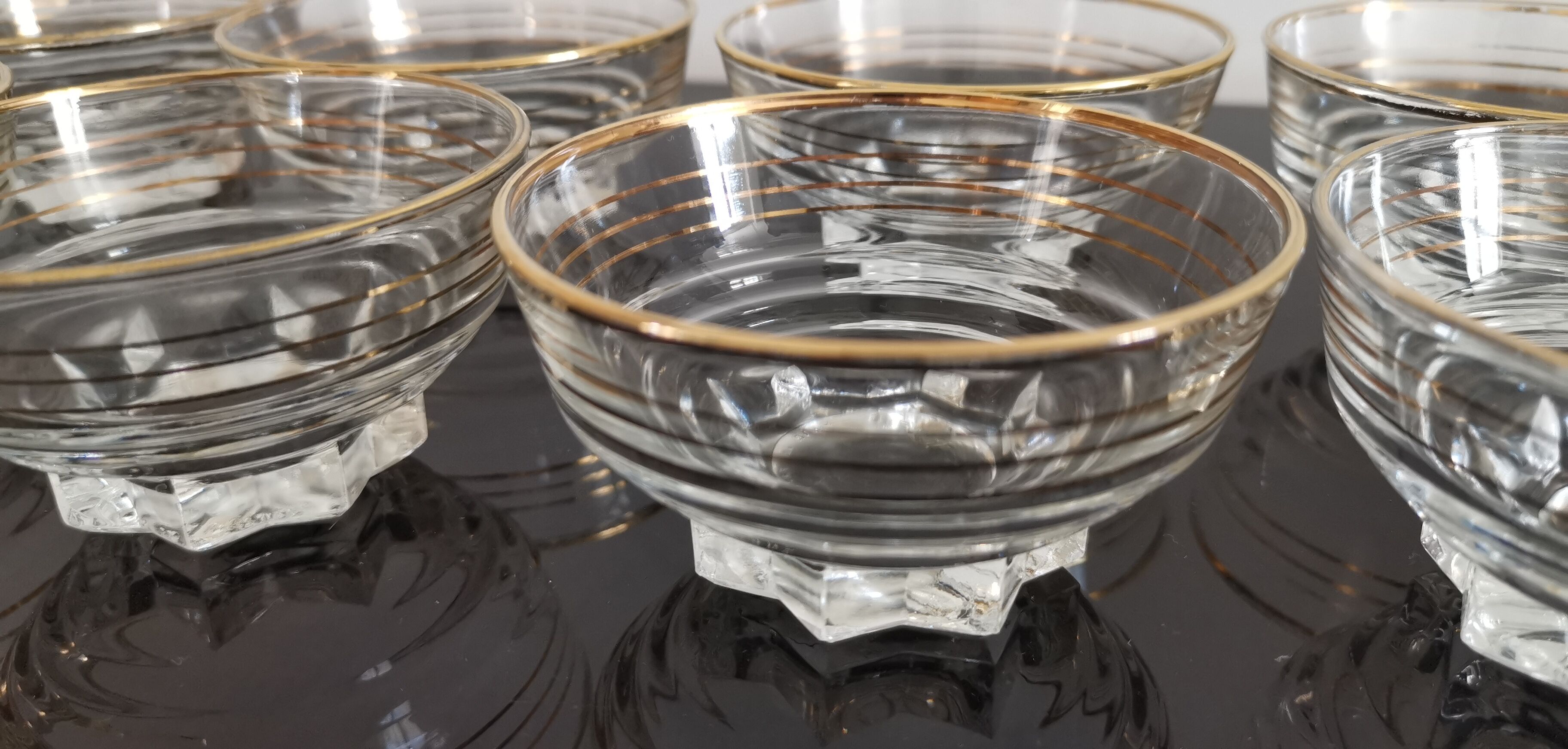 8 glasses of champagne bordered gold and feet star vintage 30'S years