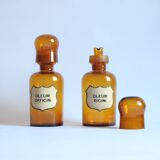 2 flacons d'apothicaire antiques avec bouchons en forme de dôme, années 1900