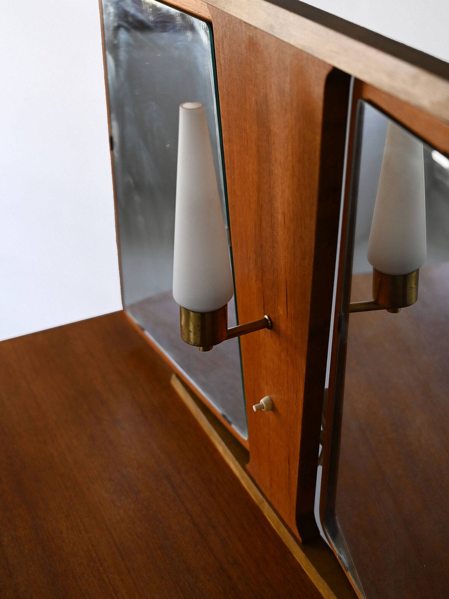 Scandinavian 1950s vintage dressing table