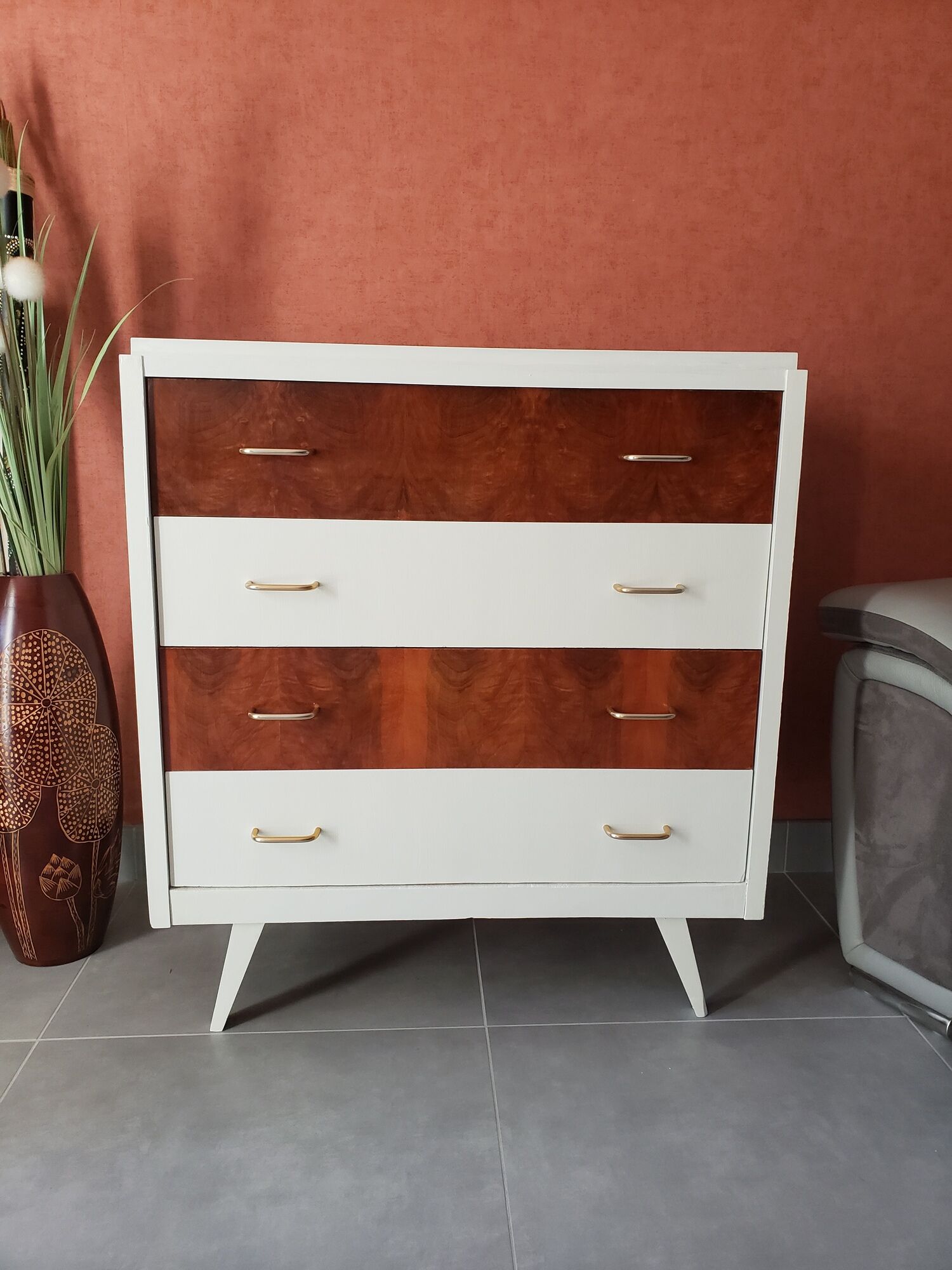 Vintage rosewood chest of drawers with 4 drawers from the 1960