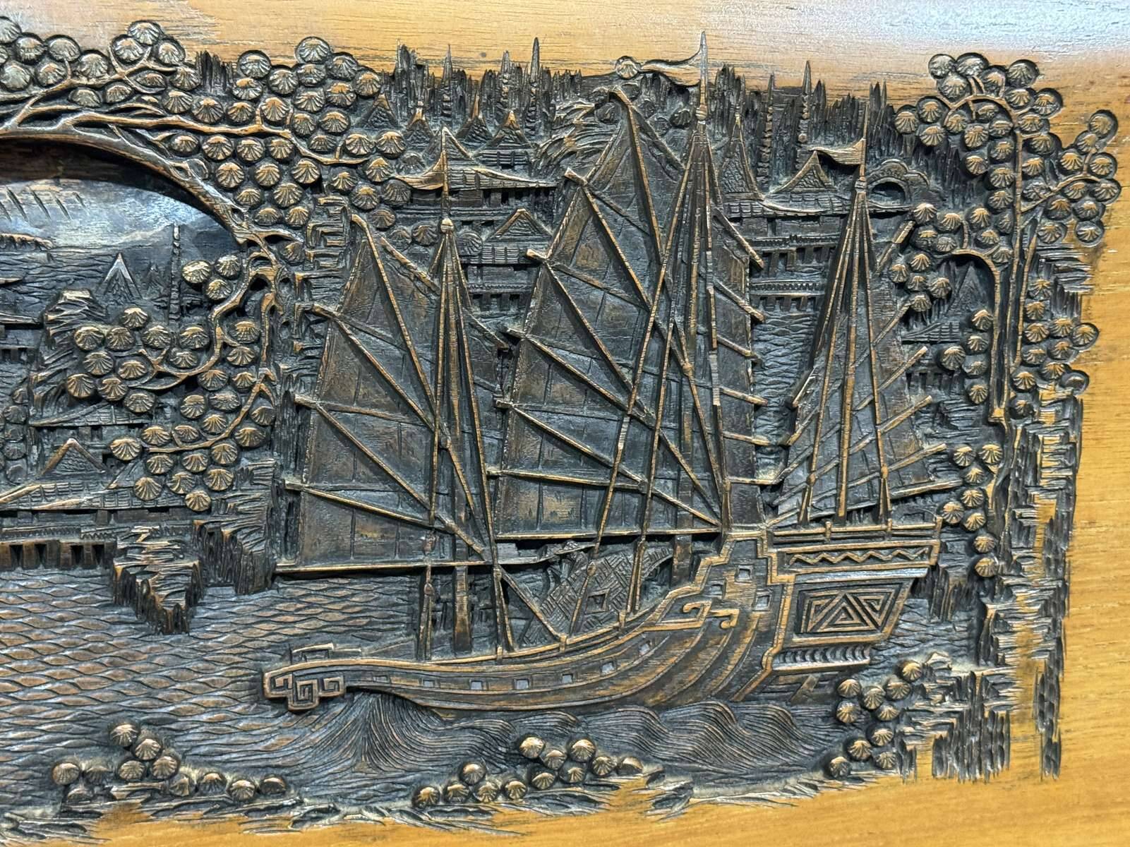 Chinese bar in richly carved teak, work from the 1980s.