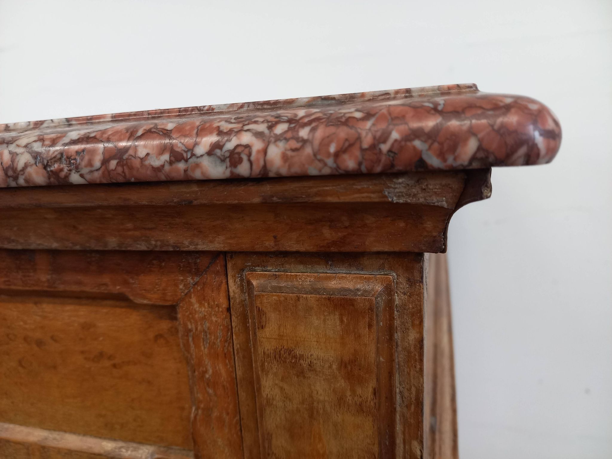 Marble top store bank