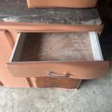 Buffet Mado vintage rénové – teinte ocre chaleureux, plateau en marbre