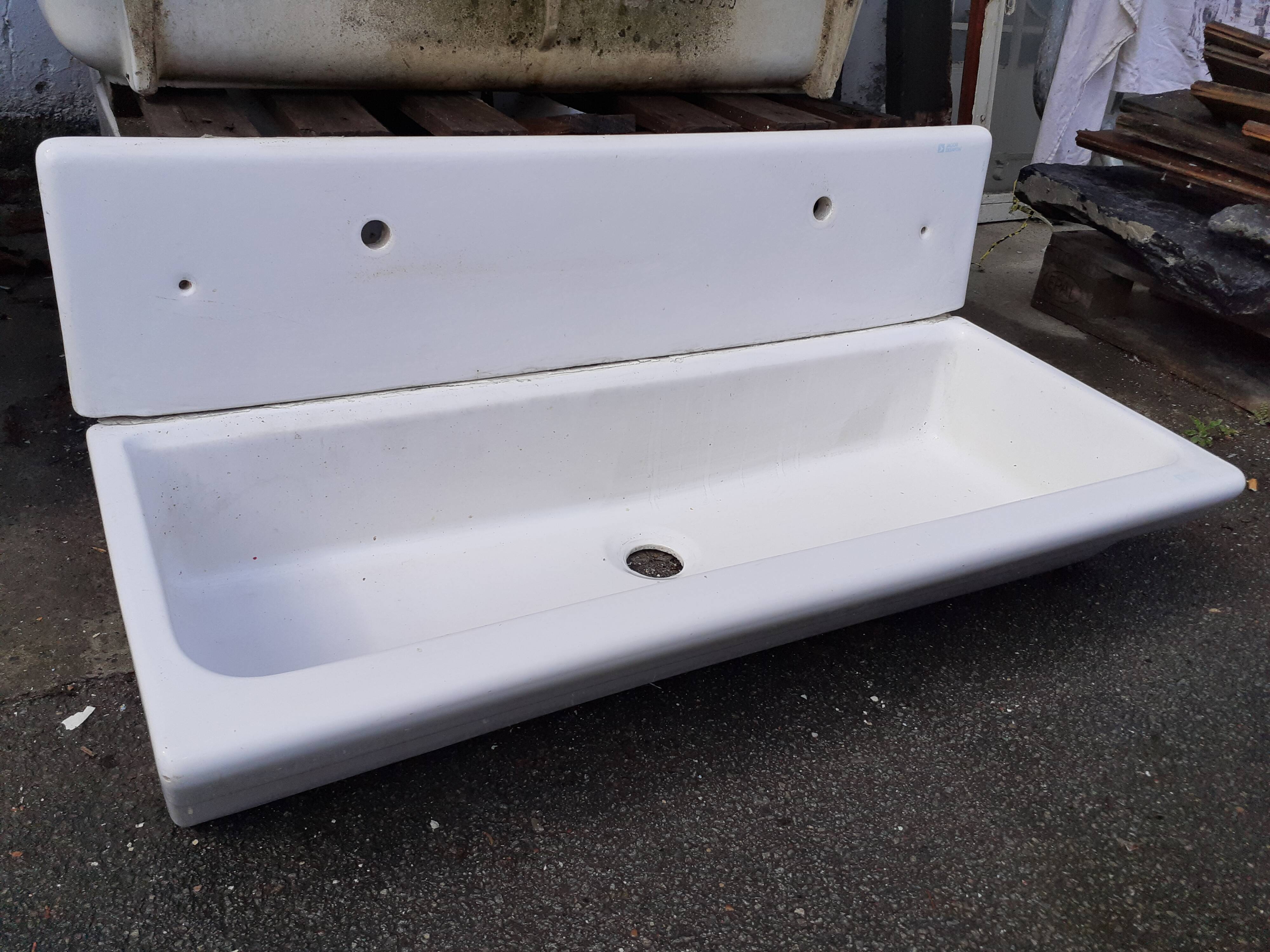 School sink, factory