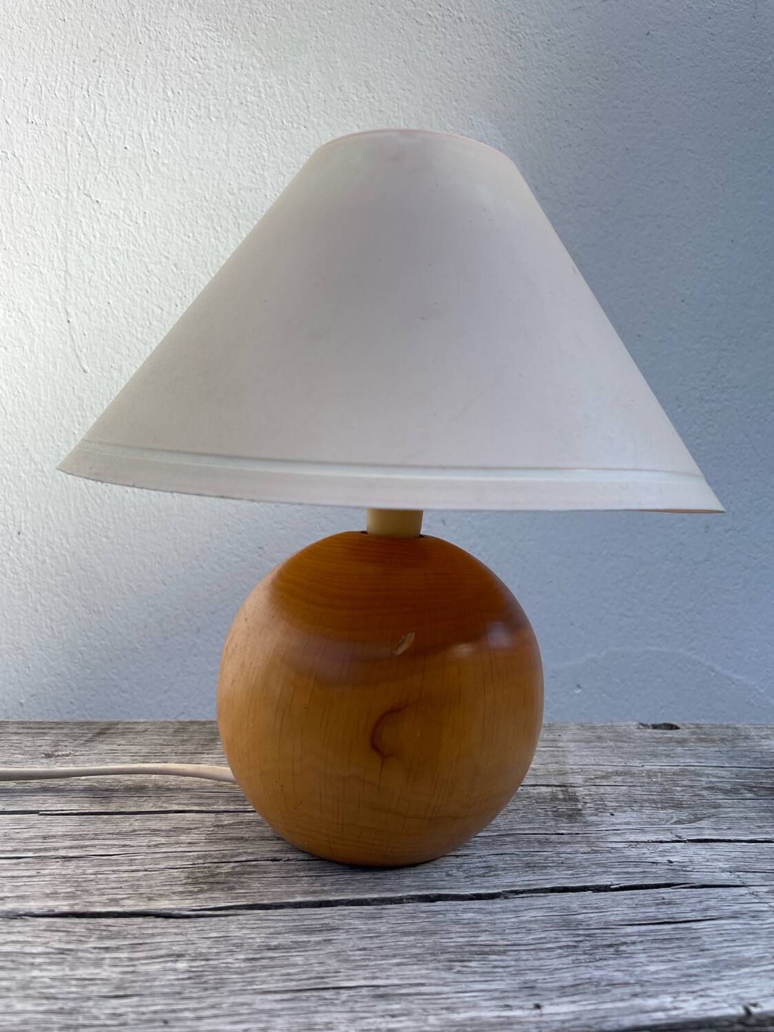 Lampe de chevet en bois tourné boule 1990