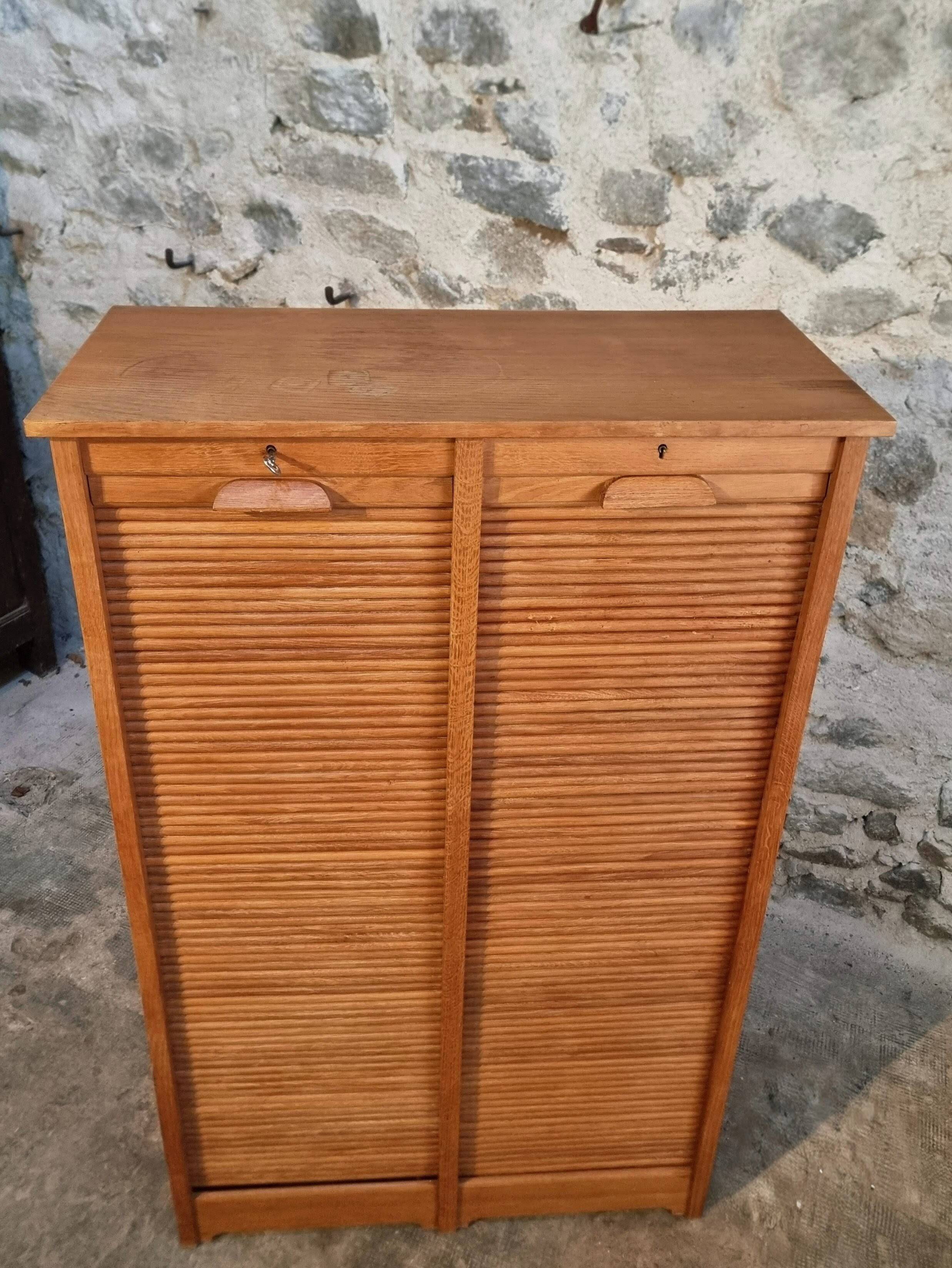 Armoire à rideaux vintage en chêne français – années 1960 – rangement de bureau avec étagères réglables