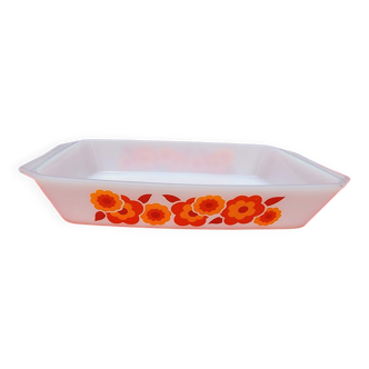 Vintage arcopal gratin dish lotus model