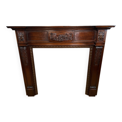 Cheminée en acajou sculpté de style Louis XVI – Fin du 19e siècle
