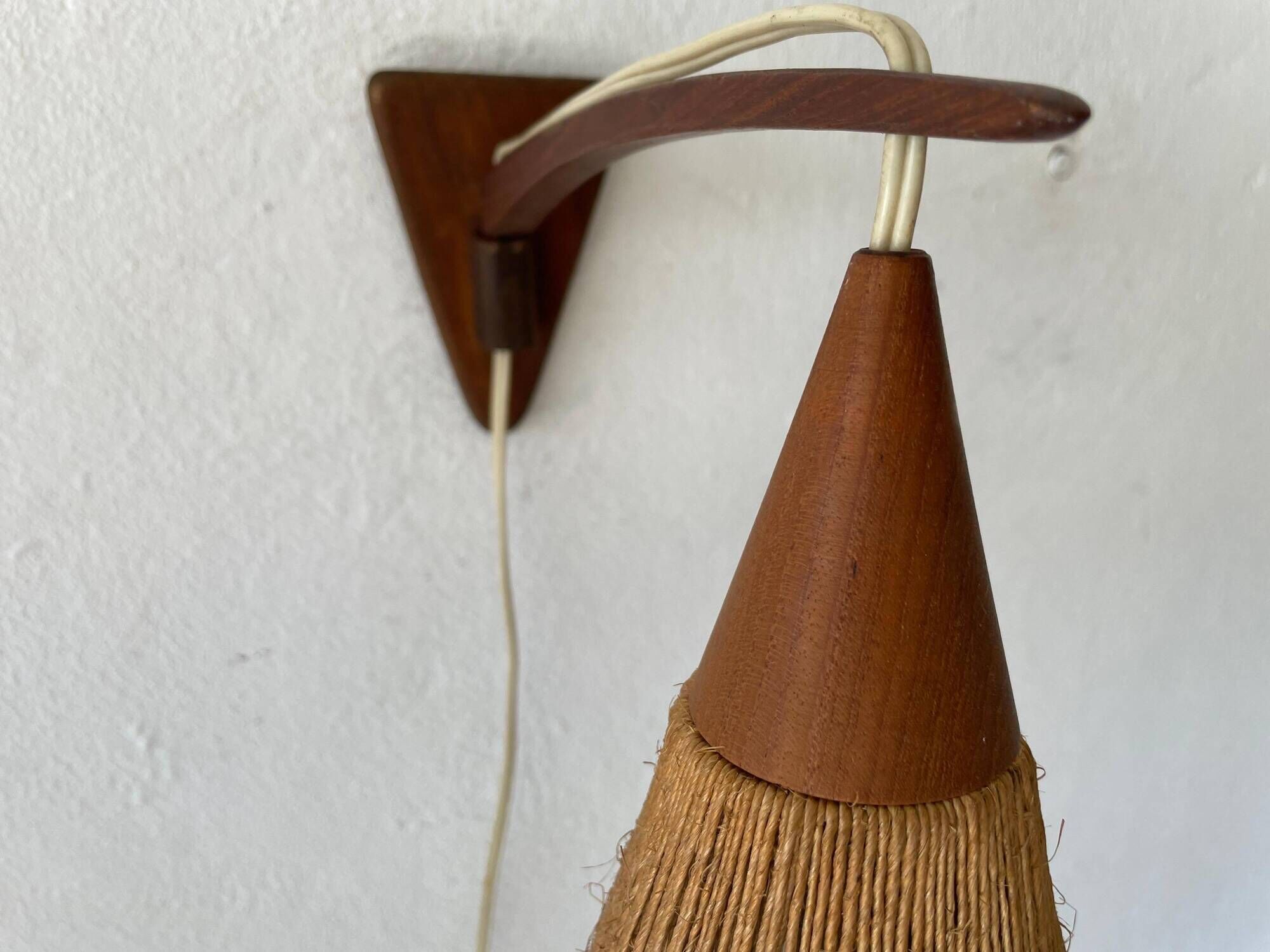 Teak wall lamp with natural ropes by Ib Fabiansen for Fog & Mørup, 1960s, Denmark.