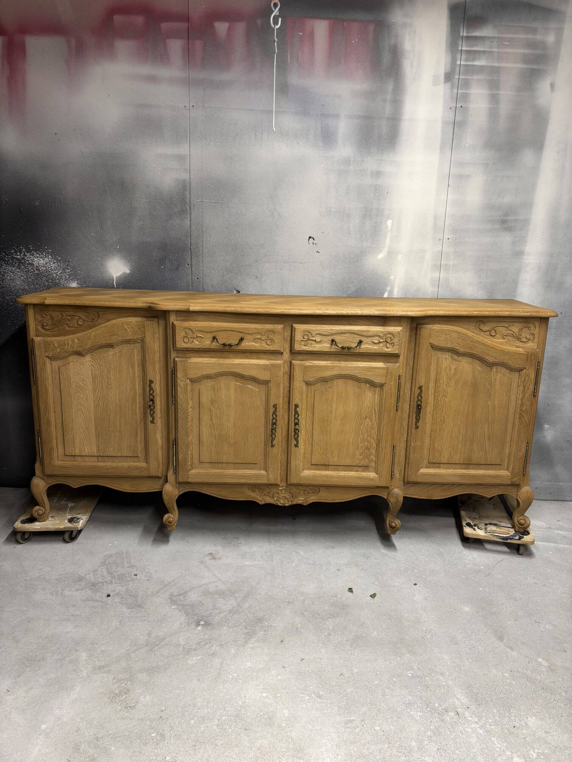 Oak buffet with marquetry