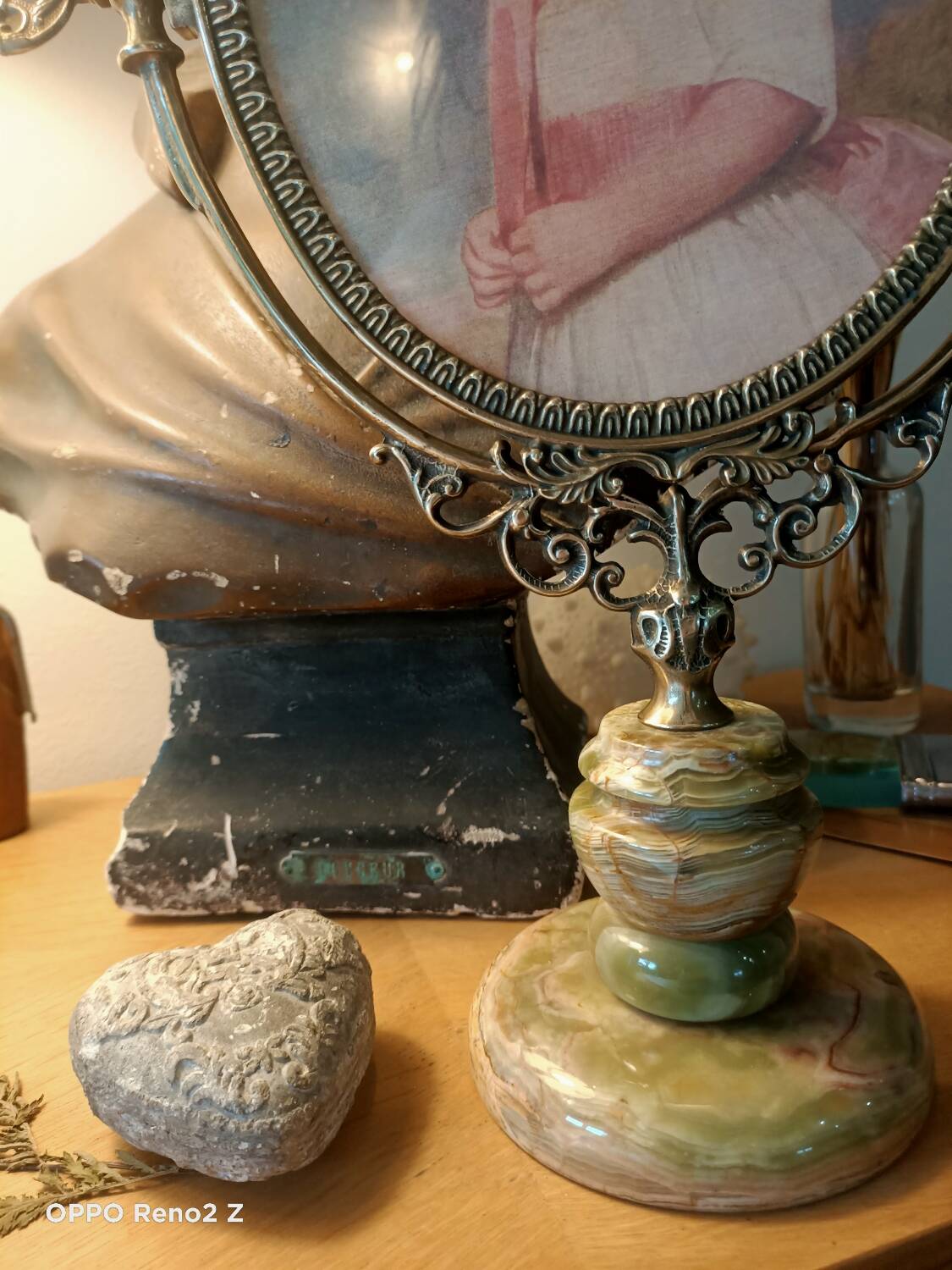 Adjustable photo frame