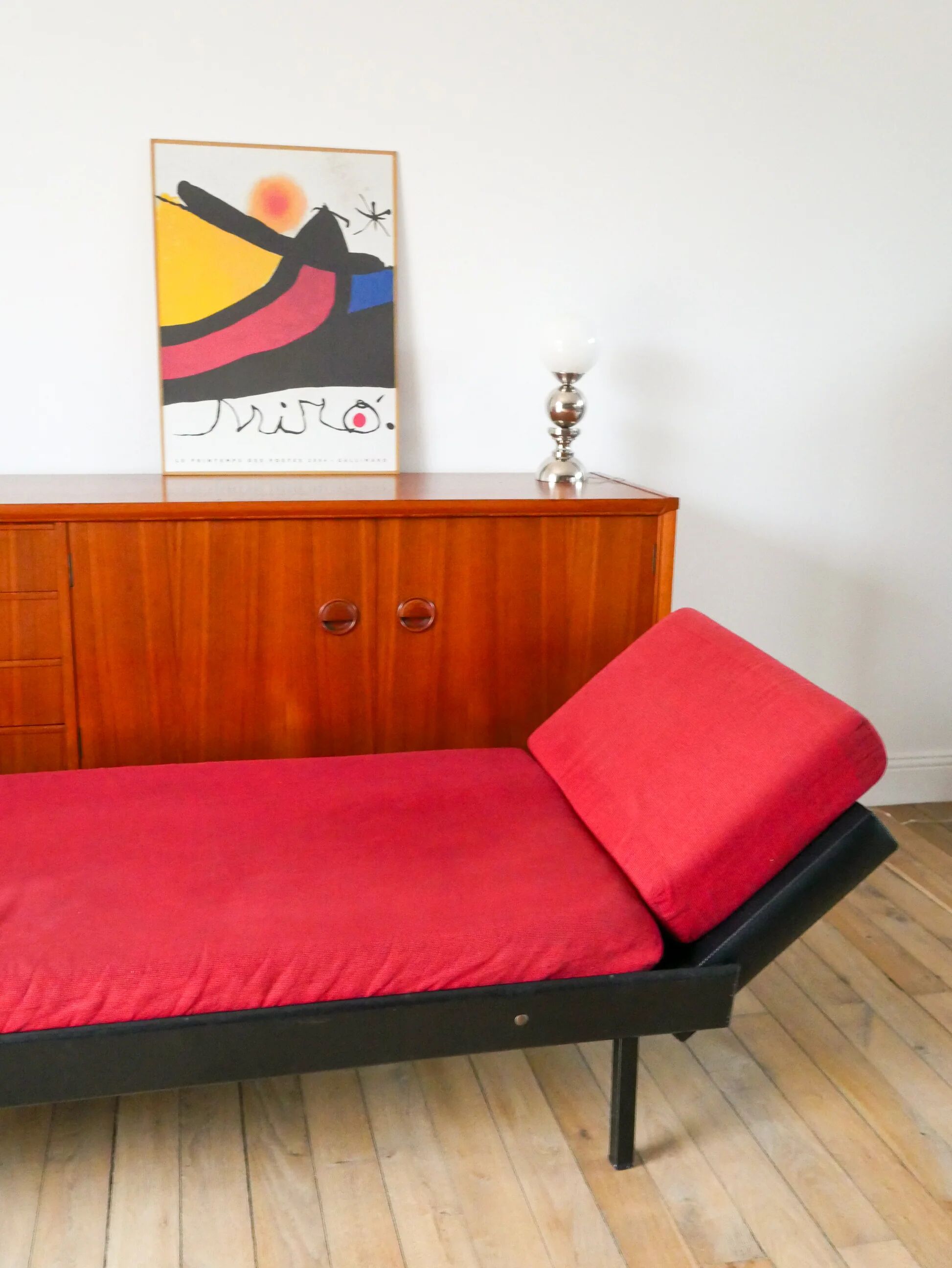 Day Bed sofa in skai, red mottled fabric and black metal 1950