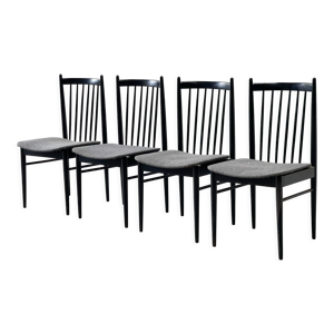 ensemble de quatre chaises