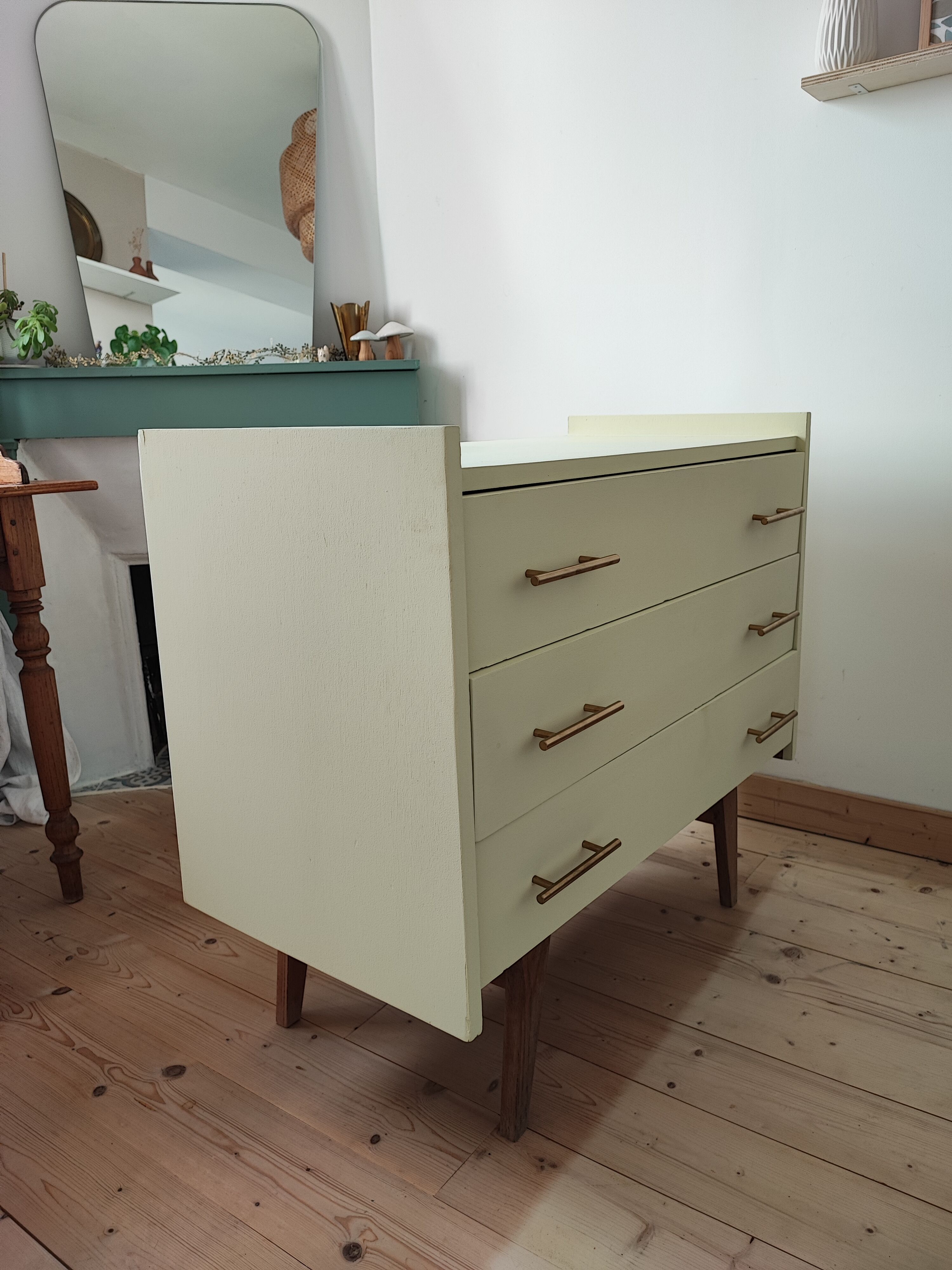 Vintage verbena chest of drawers