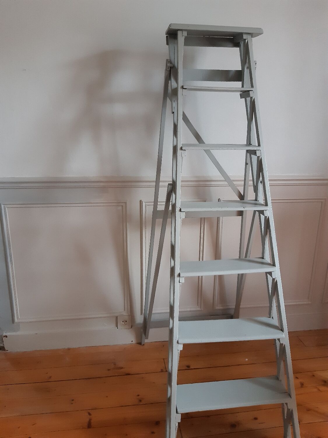 Stepladder of ancient painter
