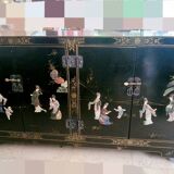 Vintage enfilade chinois laqué avec incrustations