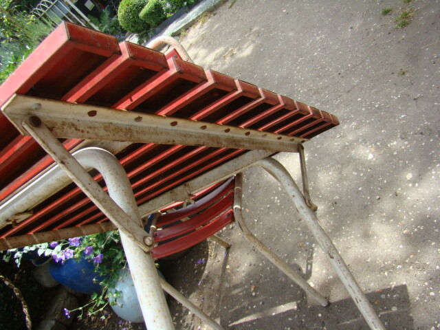 Garden table and two vintage canvas chairs 50/60