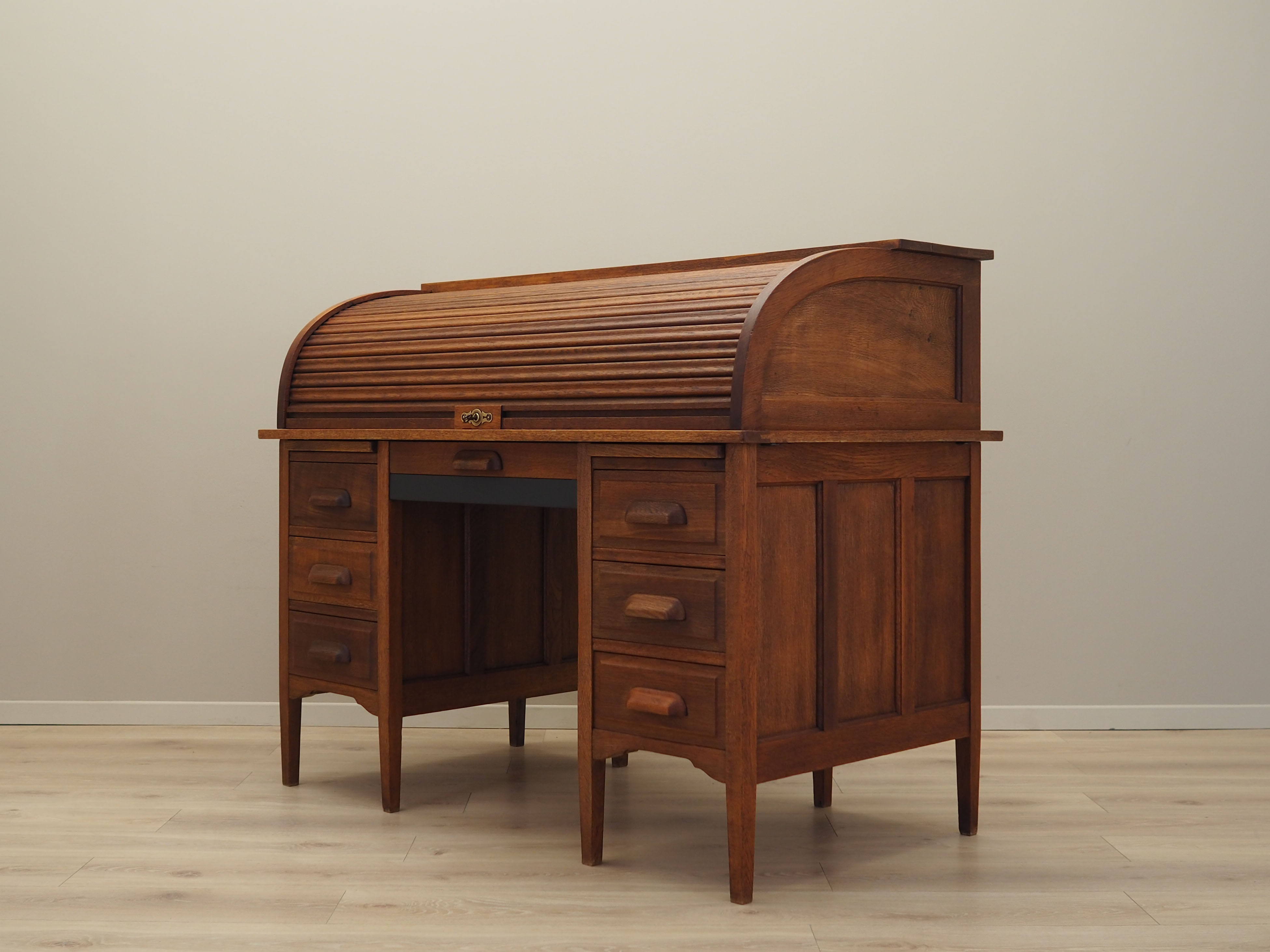 Bureau en chêne, design danois, années 1950, production: Danemark